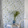 Papier peint floral Fleur d'Assam de Designers Guild | Bleu Tortue